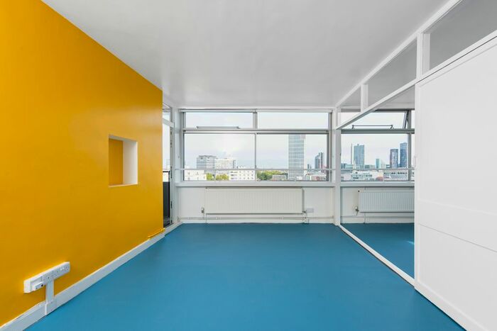 Studio To Rent In Golden Lane Estate, London, EC1Y