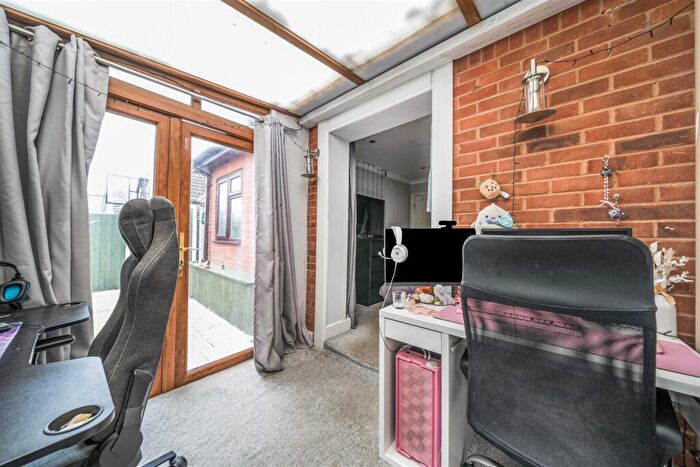 2 Bedroom Chalet To Rent In Armada Court, East Bracklesham Drive, Bracklesham Bay, East Wittering, PO20