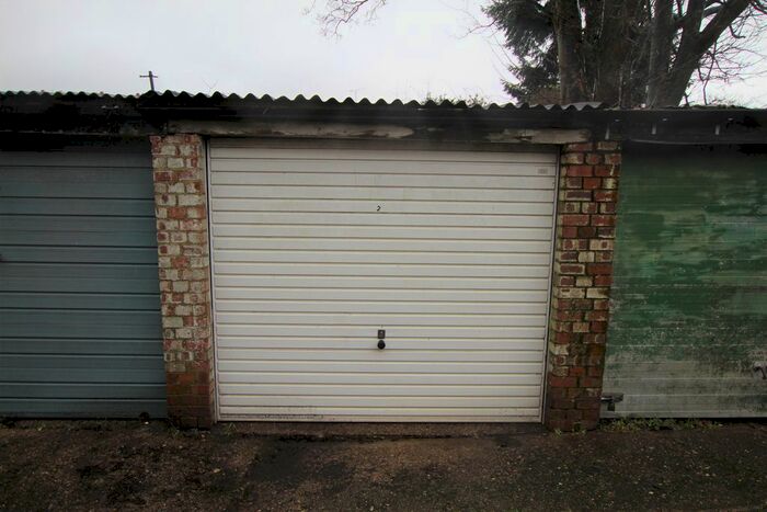 Parking/garage To Rent In Sedgemere Avenue, Garage, Finchley, N2