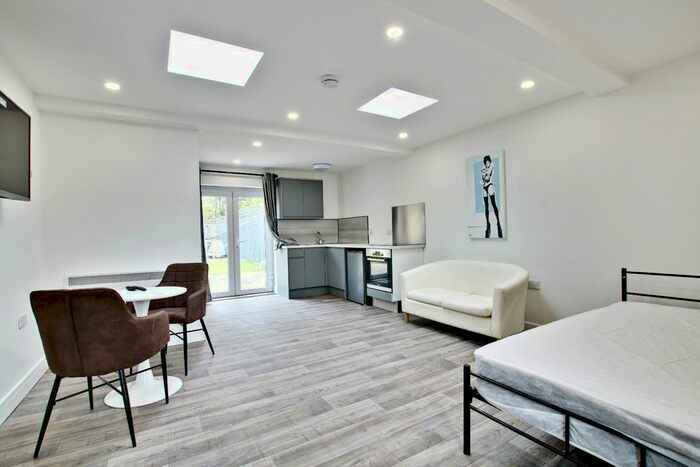 Studio To Rent In Southborough Lane, Bromley, BR2