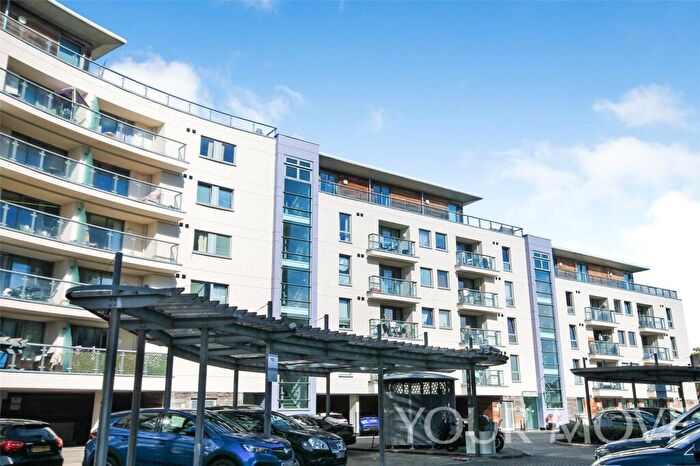 2 Bedroom Flat For Sale In Mercury Gardens, Romford, RM1