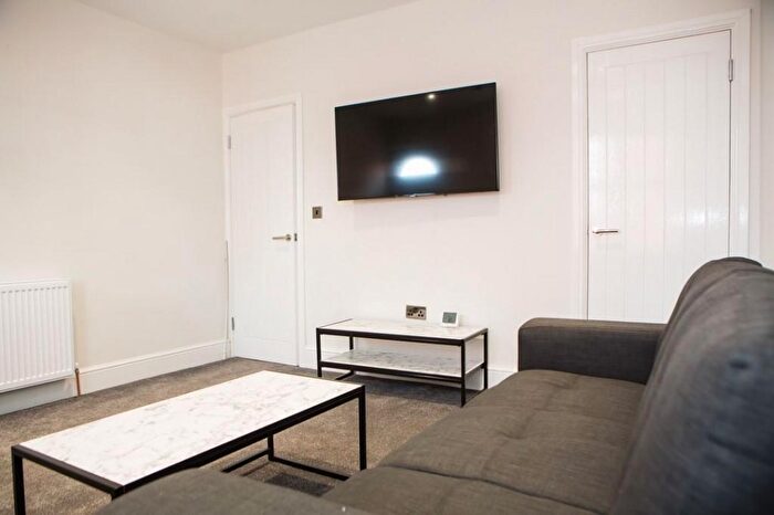 6 Bedroom House To Rent In Burchett Terrace, Leeds, LS6