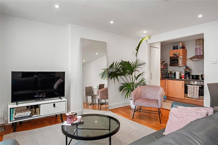 2 Bedroom Apartment To Rent In St. Johns House, Vine Street, London, EC3N