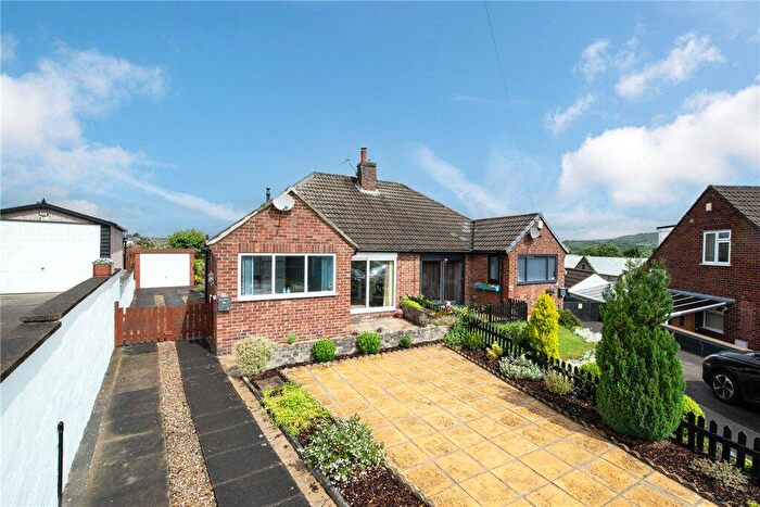 2 Bedroom Bungalow For Sale In Roundhill Mount, Bingley, West Yorkshire, BD16