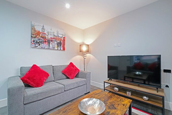 3 Bedroom Flat To Rent In Russell Road, Shepperton, TW17