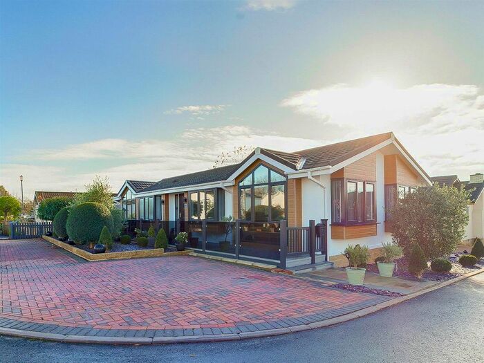 2 Bedroom Mobile/park Home For Sale In Three Counties Park, Upper Pendock, Malvern, WR13