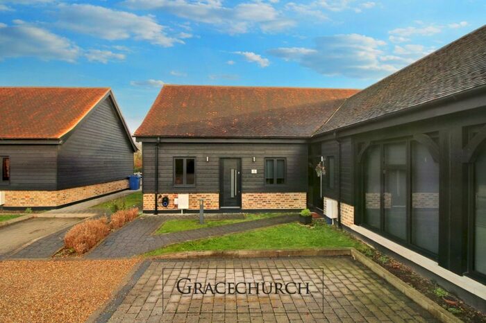 2 Bedroom Semi-Detached House For Sale In Kemps Farm Mews, Dennises Lane, South Ockendon, RM15