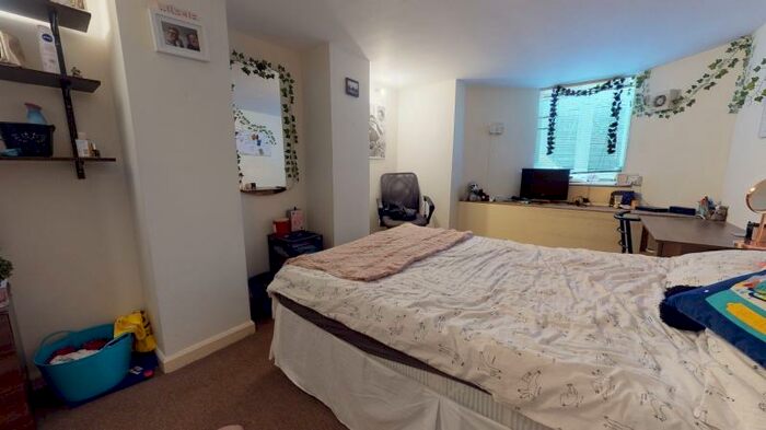 1 Bedroom Flat To Rent In Cliff Mount, Woodhouse, Leeds, LS6