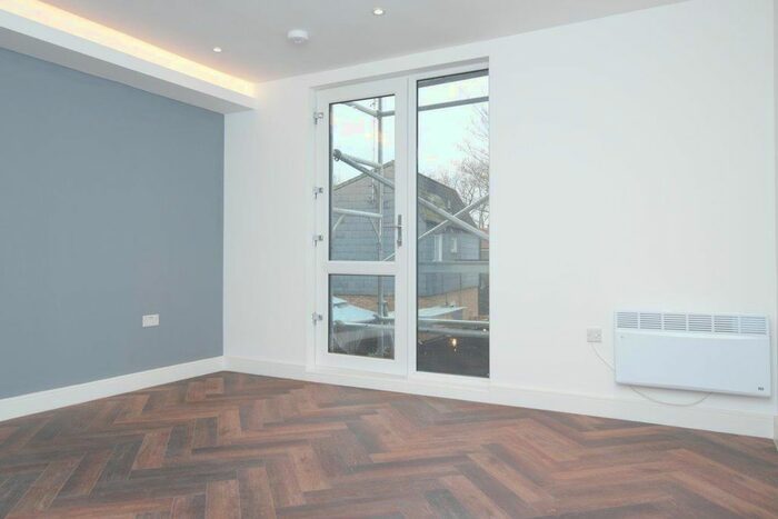 Studio To Rent In Cobbold Road, London, E11