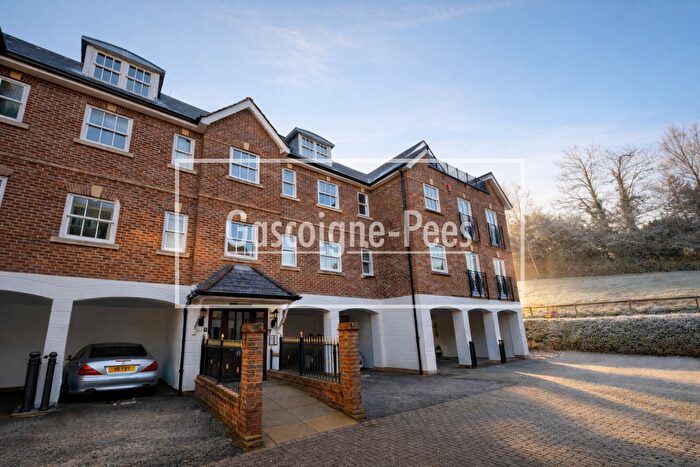 2 Bedroom Flat To Rent In Clandon House, Guildford, GU1