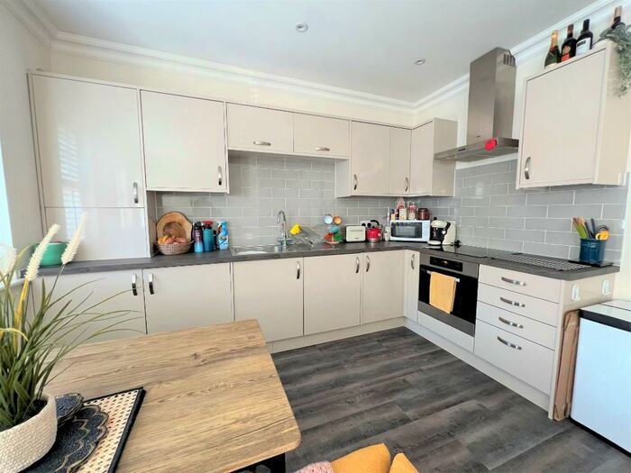 2 Bedroom Apartment To Rent In Station Road, Upminster, Essex, RM14