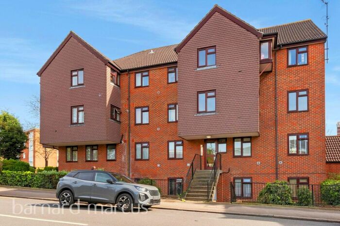 2 Bedroom Apartment To Rent In Ross Parade, Wallington, SM6