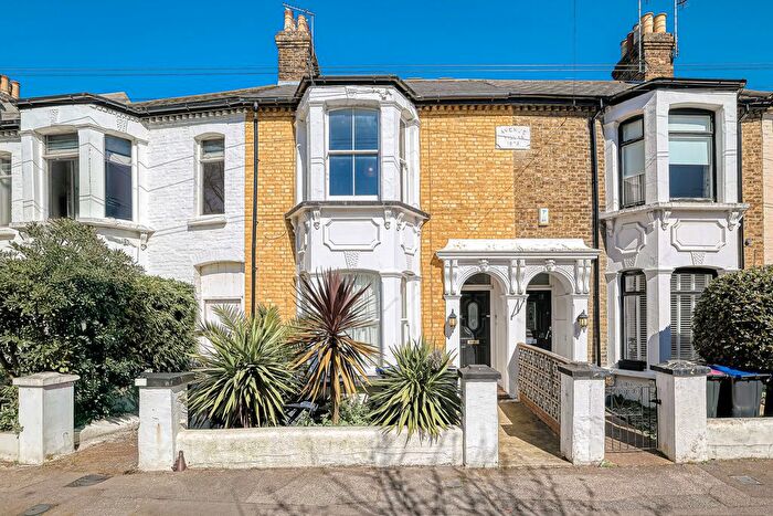 2 Bedroom Maisonette To Rent In Avenue Road, Westcliff-On-Sea, SS0