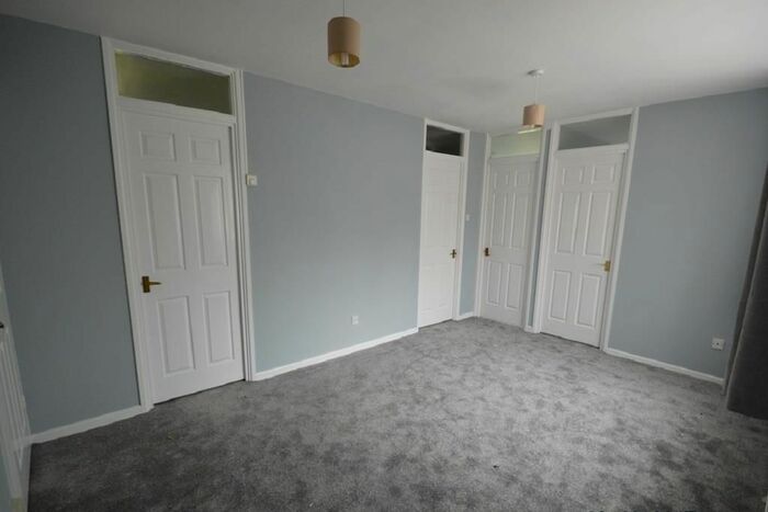 2 Bedroom Flat To Rent In Canterbury Court, Canterbury Close, Luton, LU3