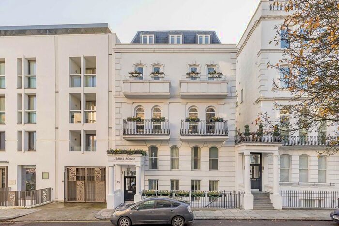 3 Bedroom Flat To Rent In Westbourne Gardens, London, W2