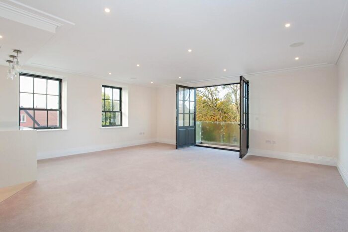 2 Bedroom Apartment To Rent In Glen Island Taplow, SL6