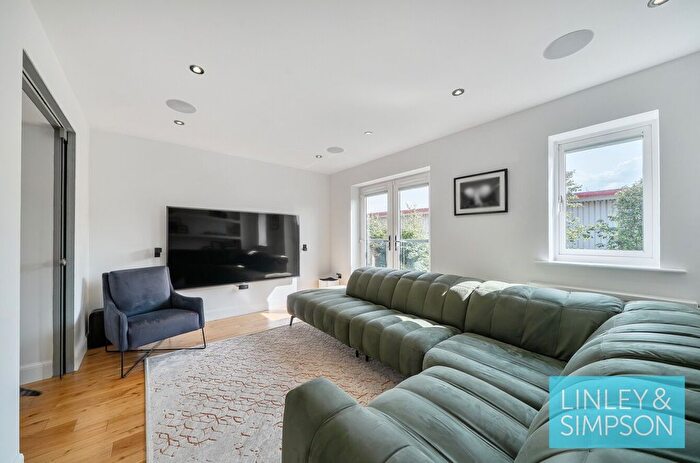 3 Bedroom Detached House For Sale In Cable Place, Hunslet, Leeds, LS10