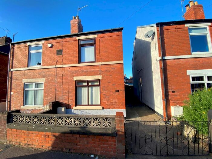 3 Bedroom Semi-Detached House To Rent In Heaton Street, Chesterfield, Derbyshire, S40