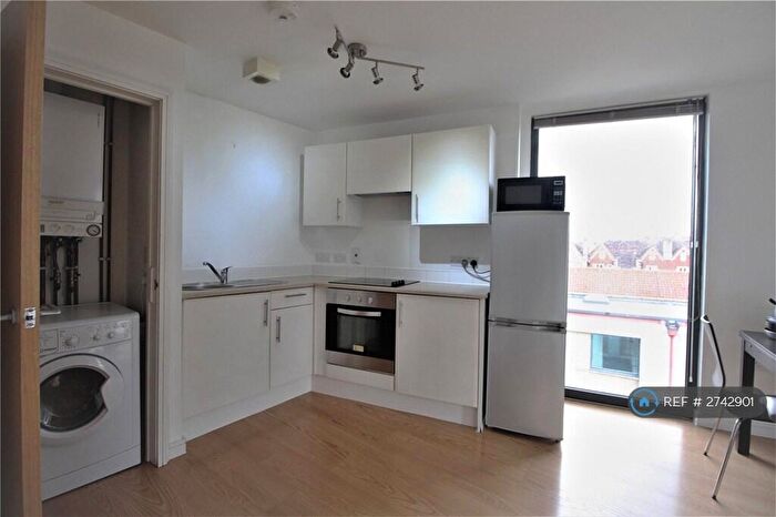 1 Bedroom Flat To Rent In Verdigris, Bristol, BS2