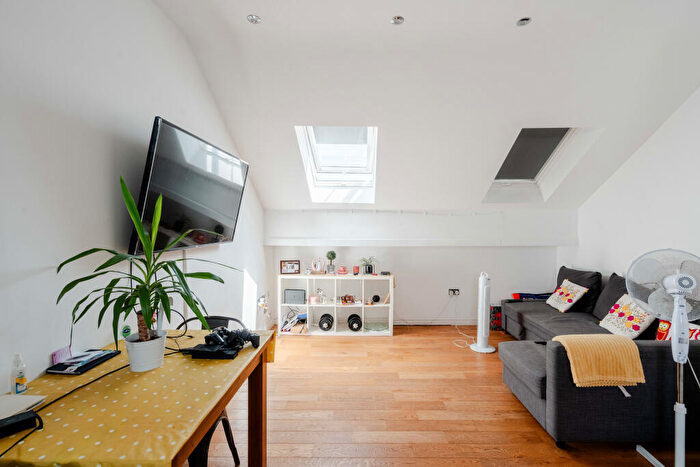 2 Bedroom Flat For Sale In Wick Road, Brislington, Bristol, BS4