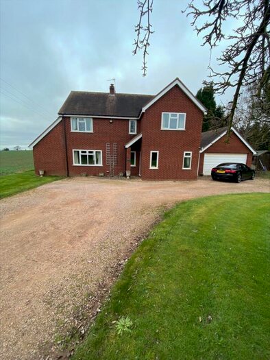 3 Bedroom Detached House For Sale In Whitlenge Lane, Hartlebury, Kidderminster, DY10