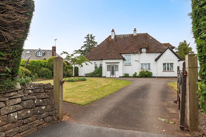 4 Bedroom Detached House To Rent In Blundells Road, Tiverton, Devon, EX16