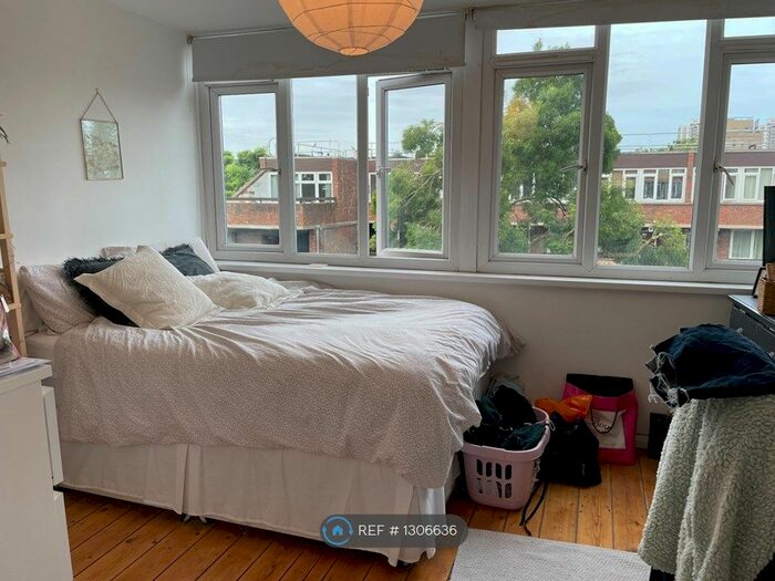 3 Bedroom Maisonette To Rent In Thessaly Road, London, SW8