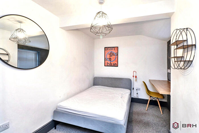 6 Bedroom End Of Terrace House For Sale In Lea Road, Gainsborough, DN21