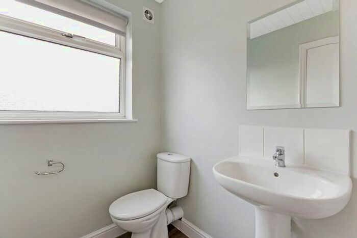 5 Bedroom Semi-Detached House To Rent In Kenmore Drive, Horfield, Bristol, BS7