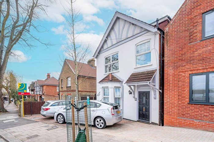 3 Bedroom Flat To Rent In Elm Park, , Stanmore, HA7
