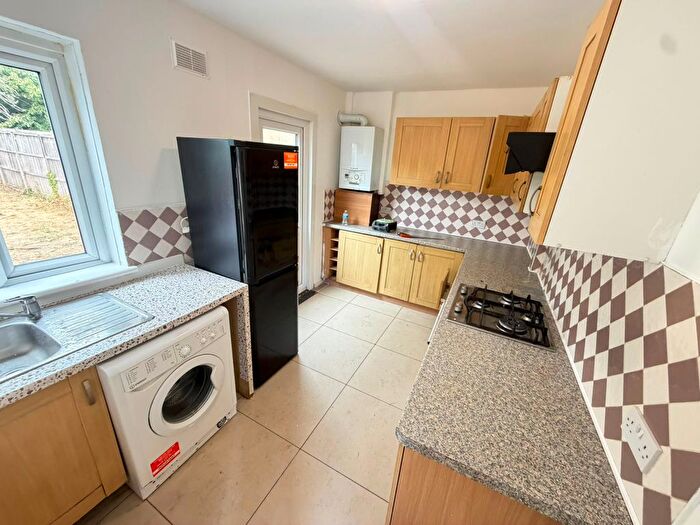 3 Bedroom Semi Detached House To Rent In Jenkins Road, London, E13