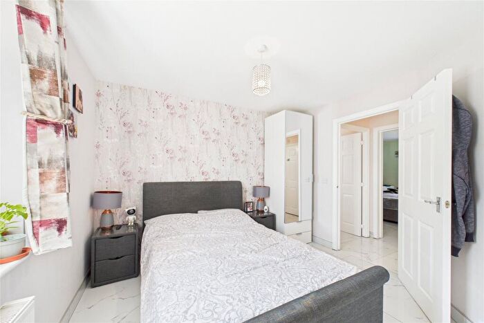 2 Bedroom Apartment To Rent In Austin Way, Bracknell, Berkshire, RG12