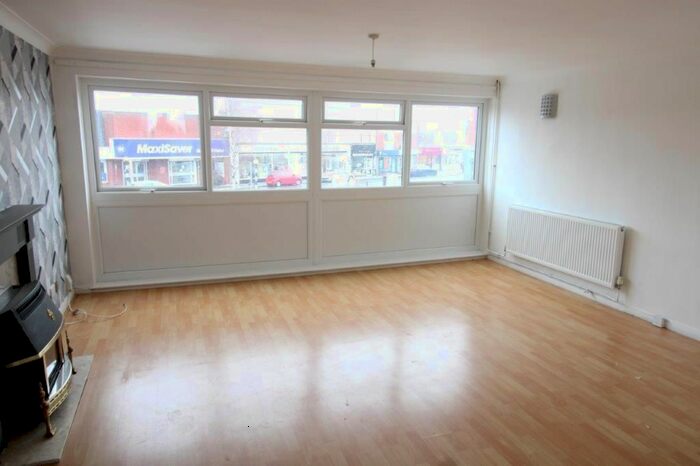 3 Bedroom Flat To Rent In The Hollies, Nottingham, NG16