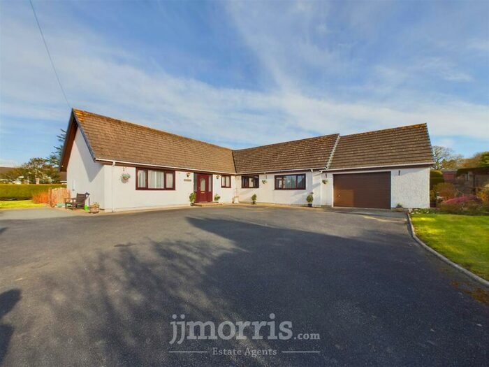 4 Bedroom Detached Bungalow For Sale In Llangoedmor, Cardigan, SA43