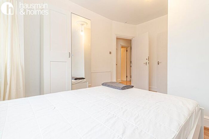 3 Bedroom Flat To Rent In North End Road, Golders Green, NW11