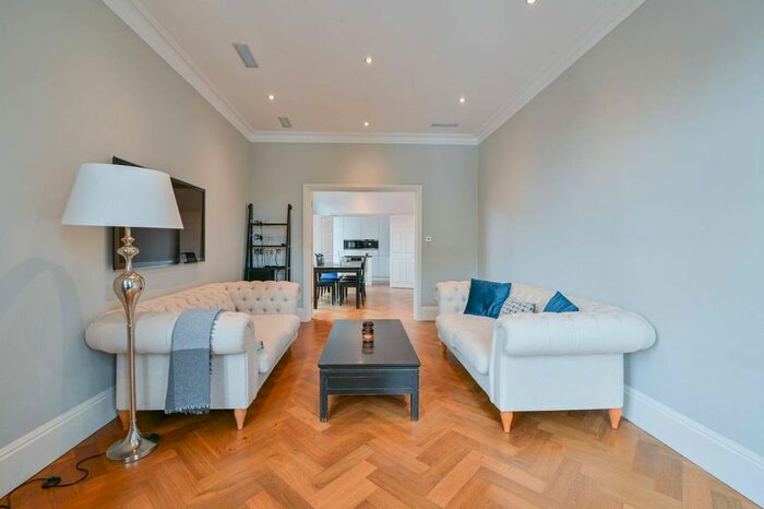 2 Bedroom Flat To Rent In South Audley Street, Mayfair, London, W1K