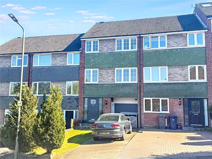 4 Bedroom Detached House For Sale In South Close, Barnet, EN5