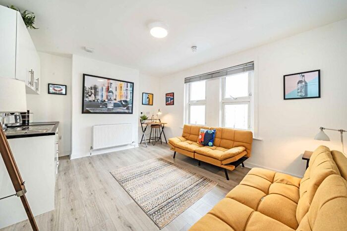 1 Bedroom Flat To Rent In Portobello Road, Notting Hill, W11