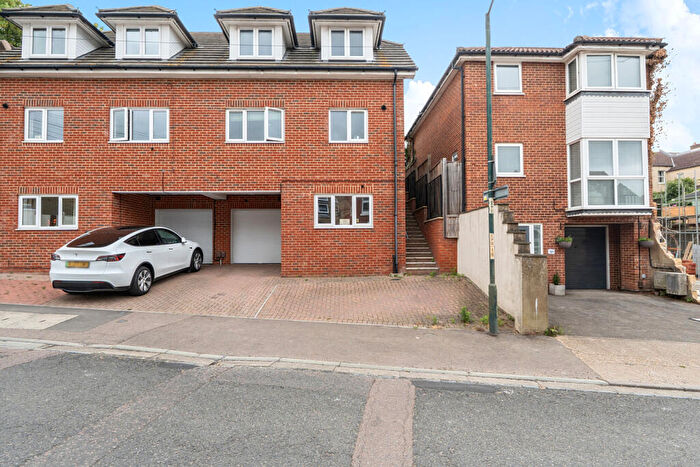 3 Bedroom Semi-Detached House For Sale In Cliffe Road, Rochester, Kent, ME2