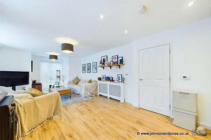2 Bedroom Apartment For Sale In Strawberry Fields, Rowtown, Surrey, KT15