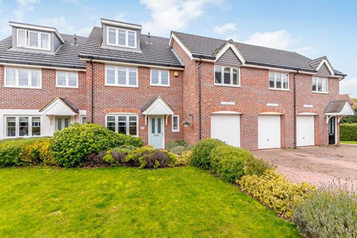 4 Bedroom Semi-Detached House To Rent In Swansmere Close, Walton-On-Thames, KT12