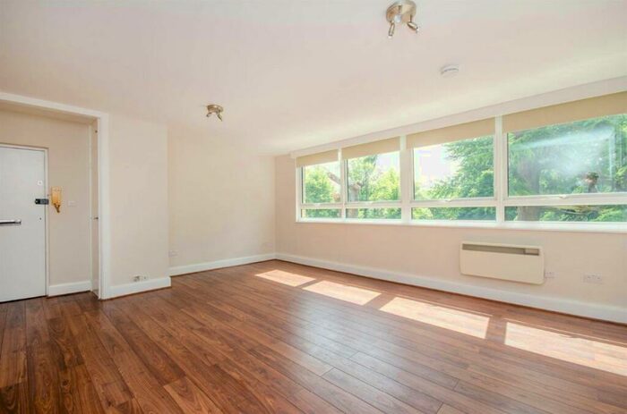 Studio To Rent In Hilltop House, Hornsey Lane, Highgate, N6