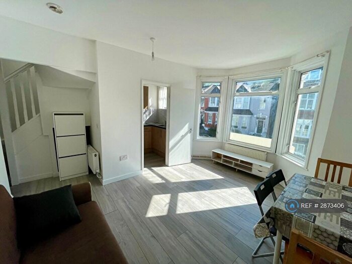 1 Bedroom Flat To Rent In Dollis Road, London, N3