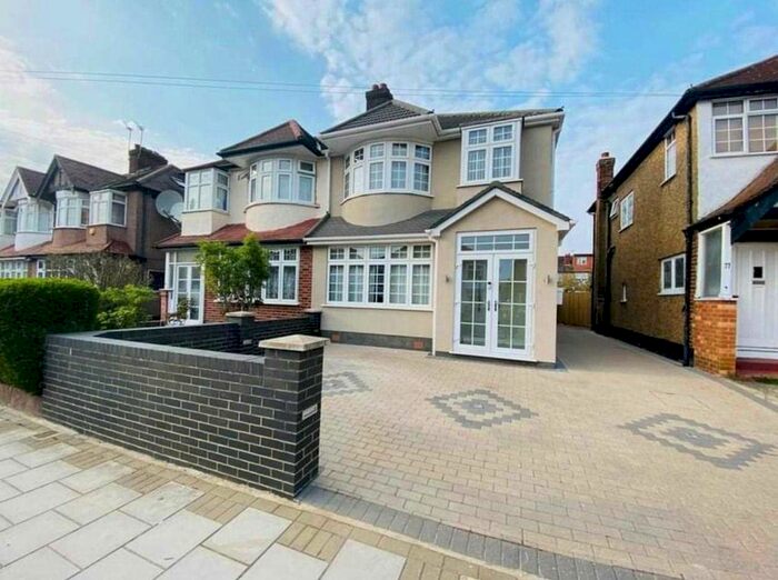 4 Bedroom Semi-Detached House To Rent In St. Johns Road, Slough, SL2