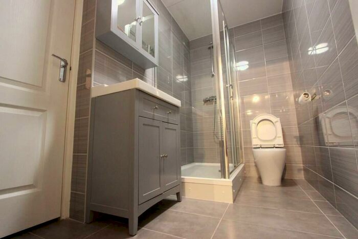 2 Bedroom Apartment To Rent In High Road, London, N12