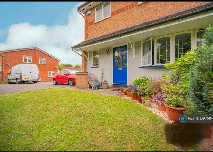 2 Bedroom End Of Terrace House To Rent In Thirlmere Close, Kettering, NN16