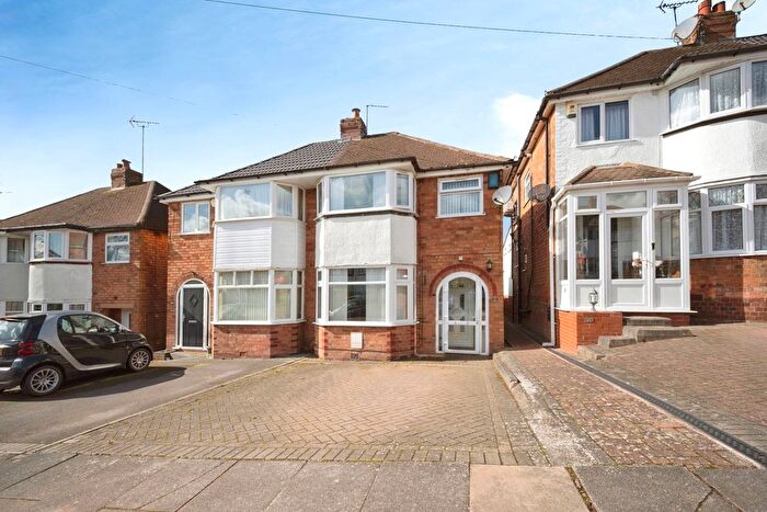 3 Bedroom Semi Detached House For Sale In Bayford Avenue, Sheldon, Birmingham, West Midlands, B26