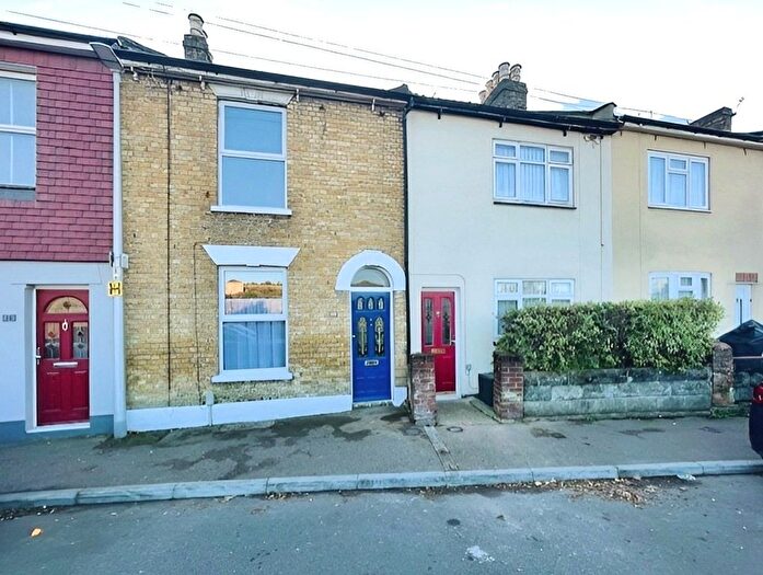 3 Bedroom Terraced House To Rent In Mills Terrace, Chatham, Kent, ME4