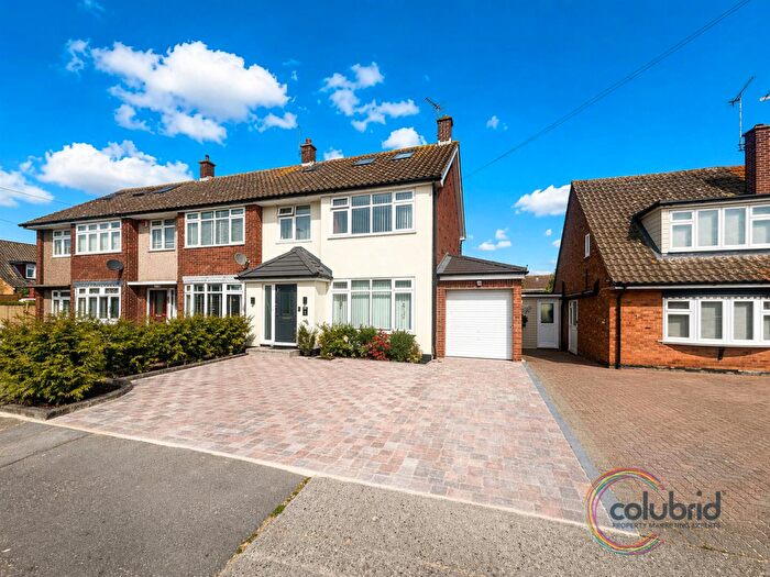 4 Bedroom End Of Terrace House For Sale In The Geerings, Corringham, SS17