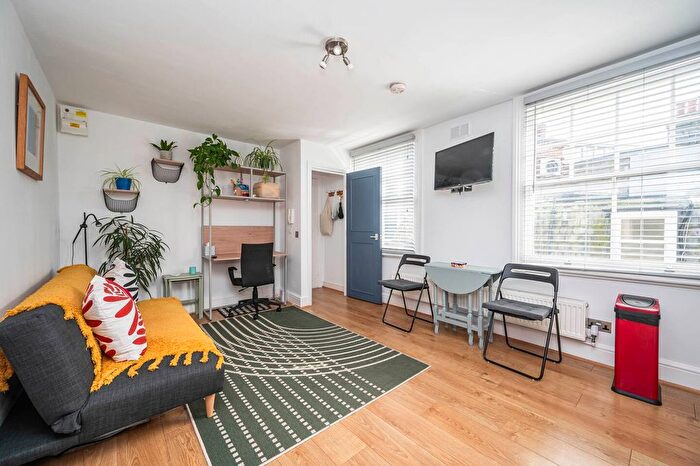 1 Bedroom Flat To Rent In Lamb's Conduit Passage, Holborn, WC1R